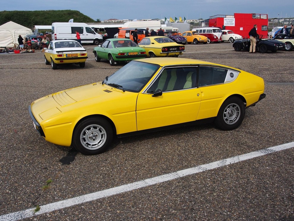 Matra-Simca Bagheera se imenuje tale posebnež, ki so ga predstavili leta 1973. Vrstni 4-valjnik je bil nameščen za potniki in …