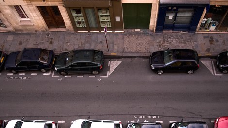 Ali tudi vi parkirate na levi strani ulice? To je kazen, ki vam jo lahko prinese tako početje.