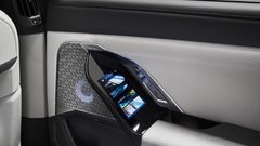 <p>Bowers &amp; Wilkins Diamond Surround je v BMW-ju i7 del celostne uporabniške izkušnje.</p>