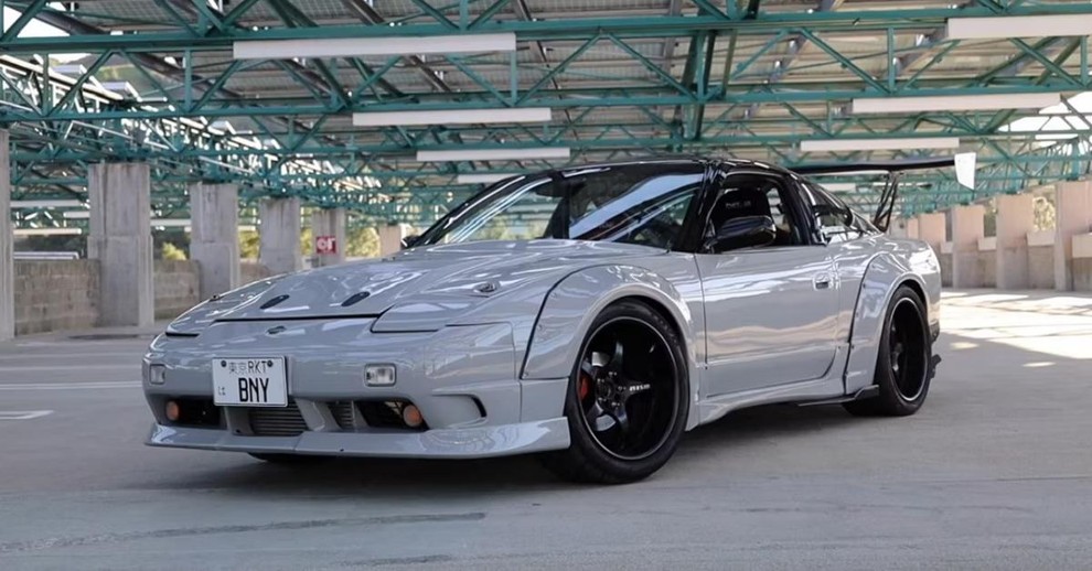 Nissan 240SX S13 (1993) Ko je govora o Nissanovih športnih avtomobilih, se le redki lahko primerjajo z ikoničnim Nissanom 240SX …