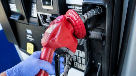 Je vredno na bencinsko črpalko zaviti že danes? Tukaj so nove cene naftnih derivatov