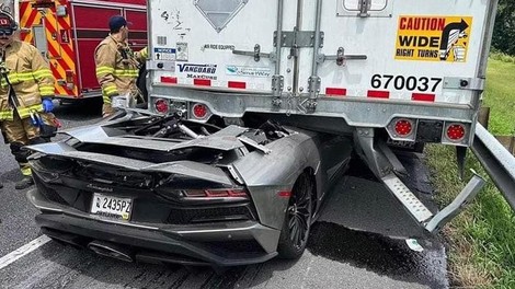 Prekletstvo ali prednost nizkih superšportnikov: preverite, kako je končal ta »prehitri« Lamborghini (VIDEO)