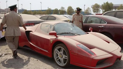 Nikoli ne uganete, kaj storijo z zapuščenimi (super)avtomobili v Dubaju!