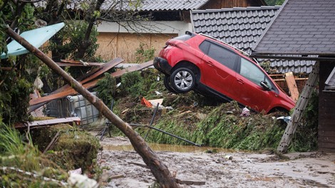 Slovenska srčnost se izkaže ob poplavah: nekateri so družinam v stiski pripravljeni posoditi, drugi celo podariti svoje avtomobile