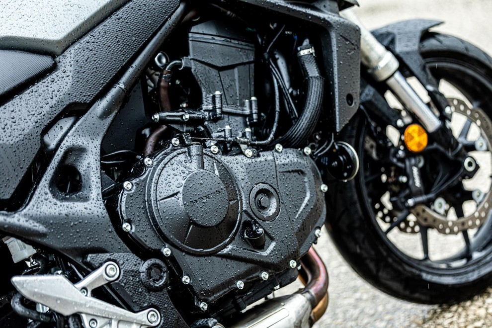 <p>Nov motor, nabit z vsestranskim potencialom. Slečenemu motociklu pristoji več kot odlično.</p>