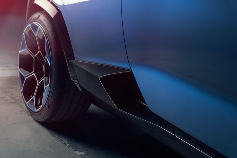 Izvršni direktor prestižne znamke je elektrifikacijo označil za zelo "drag hobi" in v isti sapi ustavil vse električne projekte