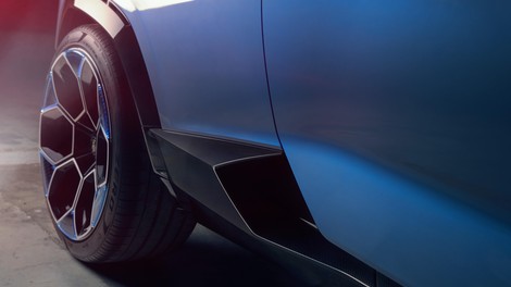 Izvršni direktor prestižne znamke je elektrifikacijo označil za zelo "drag hobi" in v isti sapi ustavil vse električne projekte