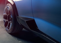 Izvršni direktor prestižne znamke je elektrifikacijo označil za zelo "drag hobi" in v isti sapi ustavil vse električne projekte