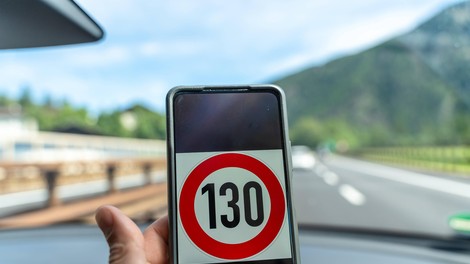 Nemčija naj bi slej ko prej hitrost na avtocestah povsod omejila na 130 km/h. Kaj pa o tem mislijo Nemci sami?