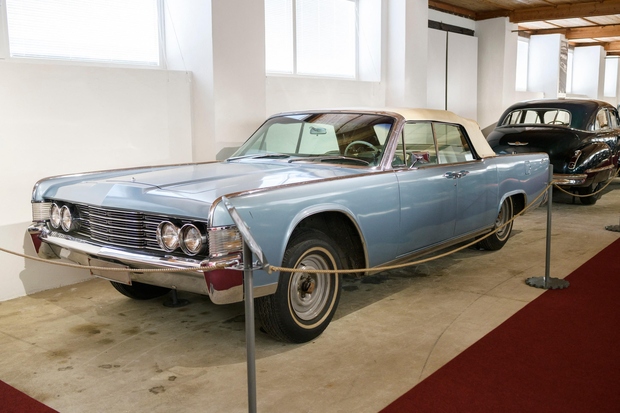 1965 Lincoln Continental Convertibile
