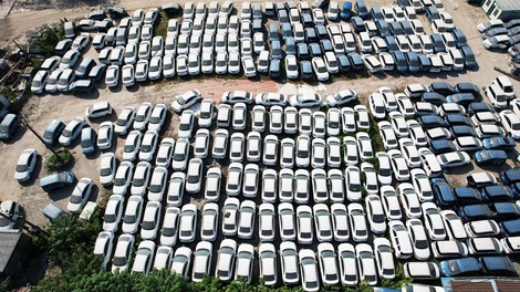 Kaj je razlog za na tisoče zapuščenih električnih avtomobilov na Kitajskem? Odgovor vas utegne presenetiti ...