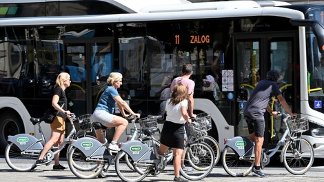 Danes brezplačen javni prevoz: preverite, kje lahko pustite avtomobil doma