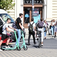 Izposoja električnih skirojev bo od novega leta naprej prepovedana. To so glavni razlogi