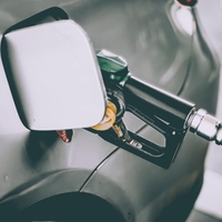 Napovedi se se uresničile - od jutri naprej bodo pogonska goriva cenejša