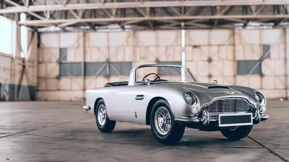 Aston Martin DB5 Junior Nekateri otroci sanjajo o tem, da postanejo gasilci ali policisti, spet drugi bi radi postali tajni …