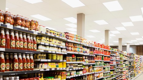 Police v živilski trgovini