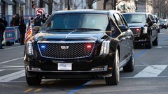Ameriška predsedniška limuzina Cadillac 'The Beast' (2018)

Vrednost: 1,5 milijona dolarjev

Morda najbolj ikonična limuzina na svetu, če ne že to, pa vsekakor najbolj varna. Cadillac, imenovan The Beast, je prevozno sredstvo ameriškega predsednika in zato reden gost številnih parad ter državnih proslav, tudi v tujini. Obstaja kar 8 primerkov, zato da je težje natančno določiti, v katerem se vozi ameriški predsednik. In zakaj je tako poseben? Kljuke na vratih lahko v vsiljivca pošljejo električni tok s 120 volti, v notranjosti limuzine pa naj bi bile shranjene granate in celo hladilnik s krvno skupino, ki ustreza predsednikovi. Poleg zaloge kisika seveda. A še vedno je ugodnejša od ...
