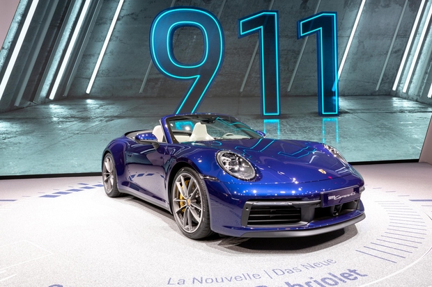 Porsche 911 90 % kupcev zagotavlja, da bi v primeru nakupa novega avtomobila spet kupili tega. Porsche 911 je klasika, …
