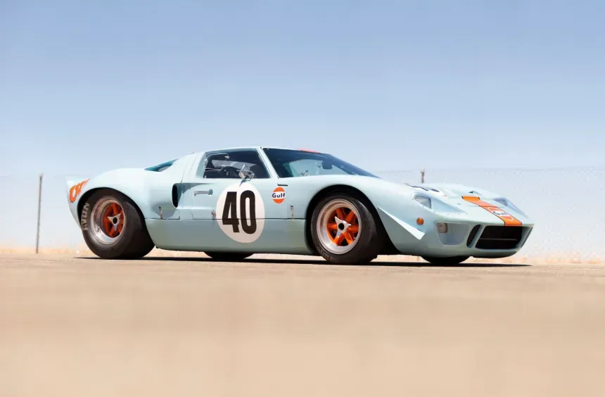 Ford GT40 iz leta 1967 Potem ko mu v zgodnjih šestdesetih letih minulega stoletja ni uspelo prevzeti Ferrarija, je Ford …