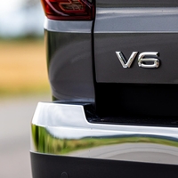 Propad električne prihodnosti? Avtomobilski velikani pritiskajo na EU!