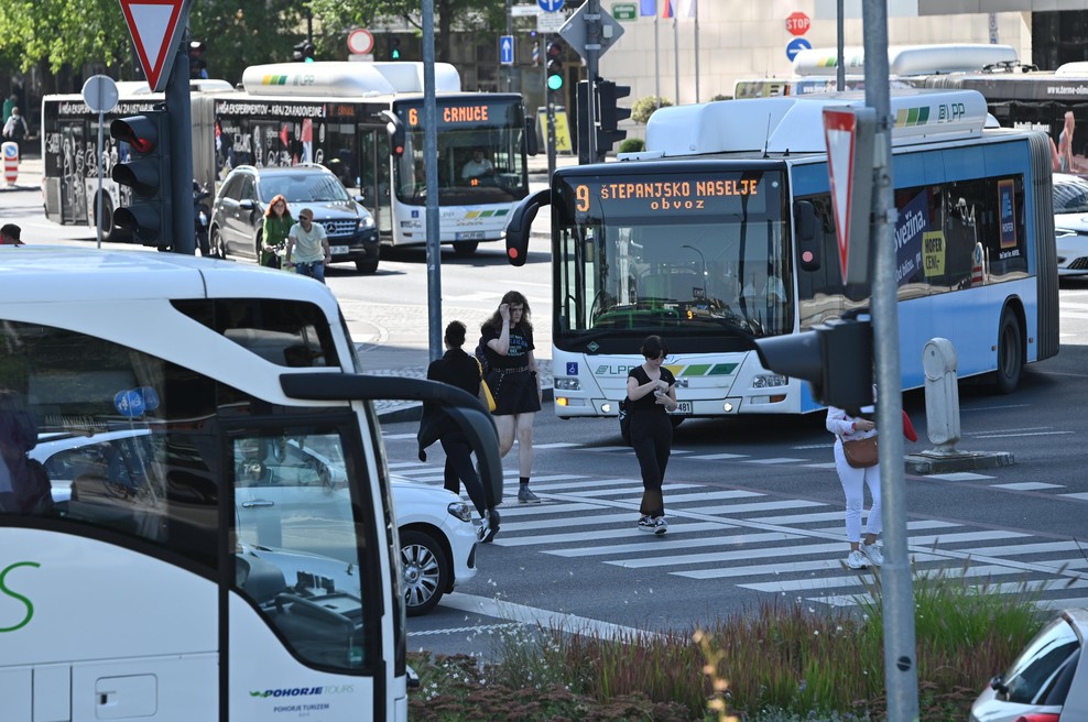 Tujec izgovoril, kar si mislijo mnogi: "Kako je mogoče, da se Ljubljančani povsod vozijo z avtom?" (foto: Žiga Živulovič jr./Bobo)