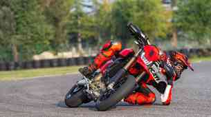 Ducati Hypermotard 698 Mono - z elektroniko za drift, dirko in zabavo