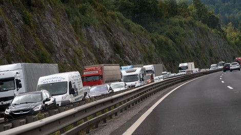 Danes se obeta zelo pester dan na slovenskih cestah. Preden greste na pot dobro prevertite ...
