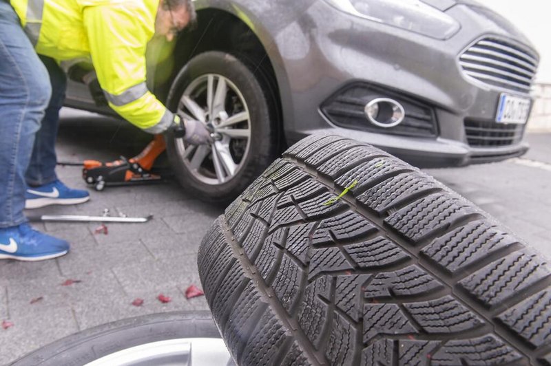 Vsak četrti voznik si pnevmatike zamenja sam (foto: HUK Coburg)