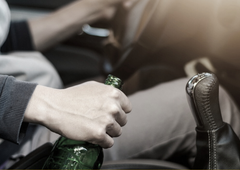 Je vožnji pod vplivom alkohola odklenkalo? Vozniki bodo morali po novem imeti v vozilu vgrajeno ...