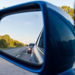 Vzvratno ogledalo na avtocesti (foto: Profimedia)