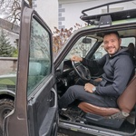 Izjemno zanimiva avtomobilska izbira priljubljenega slovenskega duhovnika. Bi mu ga pripisali? (foto: Nika Arsovski)