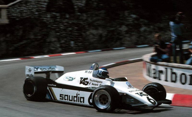 Pri Williamsu in Brabhamu so leta 1982 eksperimentirali s posodo za vodo, ki je služila za hlajenje zavor. Vodo so dolili po dirki in dirkalnik je bil spet dovolj težak. A le do trenutka, ko so prevaro odkrili.