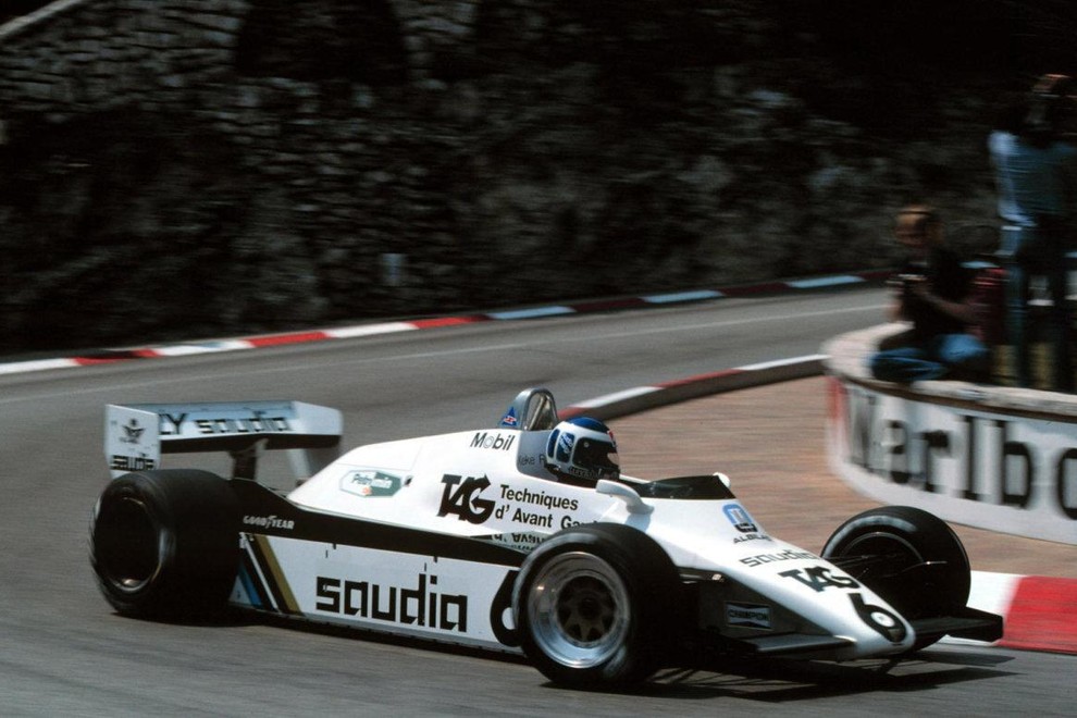 <p>Pri Williamsu in Brabhamu so leta 1982 eksperimentirali s posodo za vodo, ki je služila za hlajenje zavor. Vodo so dolili po dirki in dirkalnik je bil spet dovolj težak. A le do trenutka, ko so prevaro odkrili.</p>