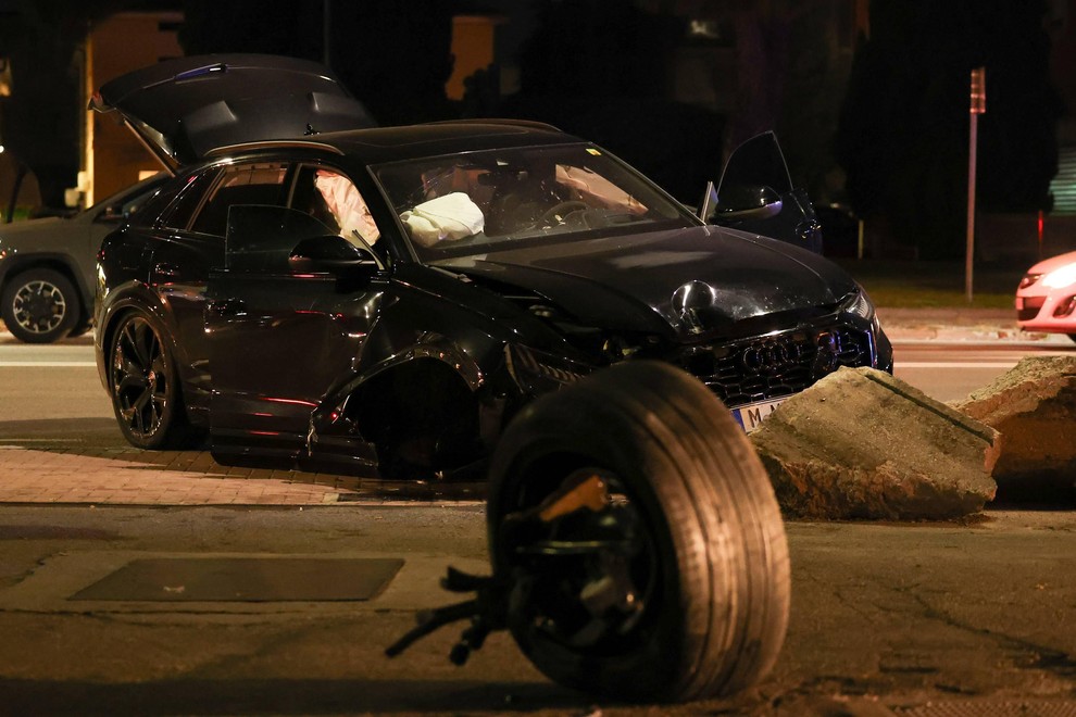 Audi RS Q8, udeležen v prometni nesreči.