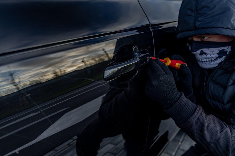 Ukraden avtomobil ga je po štirih dneh čakal na istem mestu, od koder je izginil. Na zadnjih sedežih pa je našel ... (foto: Profimedia)