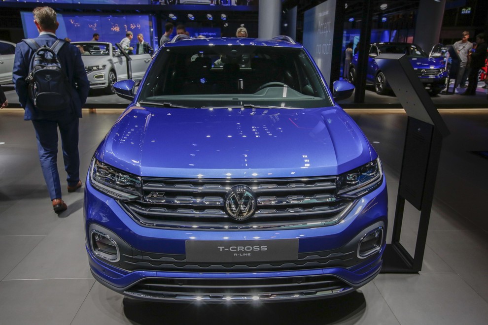 Volkswagen T-Cross Prva tri mesta na lestvici pripadajo znamki Volkswagen. Na tretjem mestu je manjši SUV T-Cross. Na trg je …