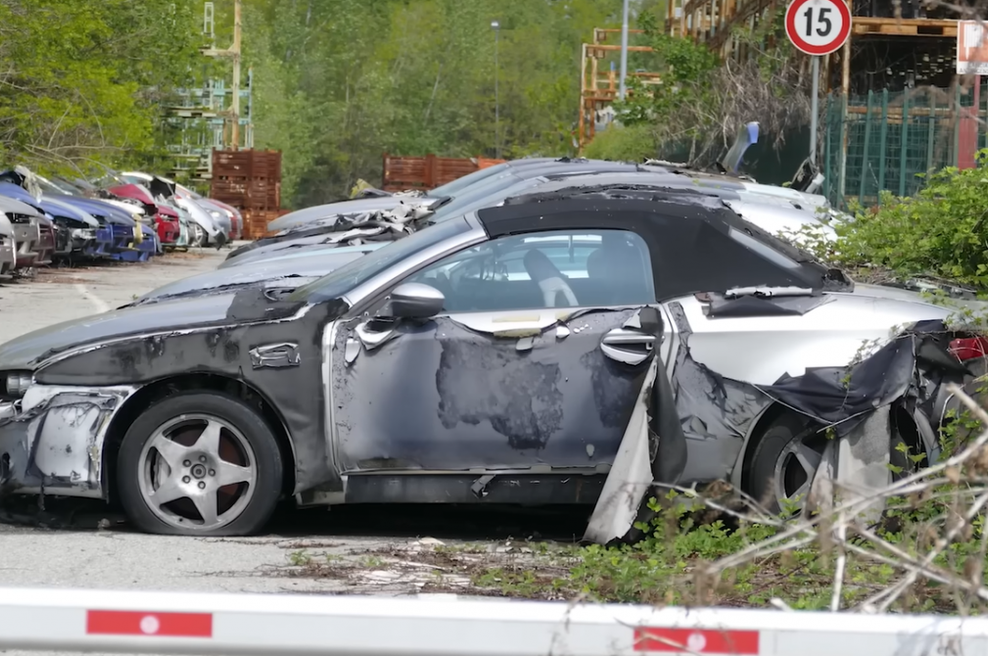 Nekoč so tu proizvajali sanje, danes pa ta slovita tovarna zapuščena sameva (foto: YouTube)