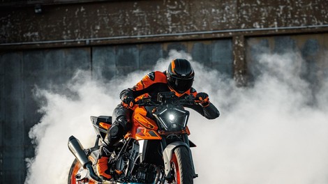 <p>KTM 990 Duke</p>