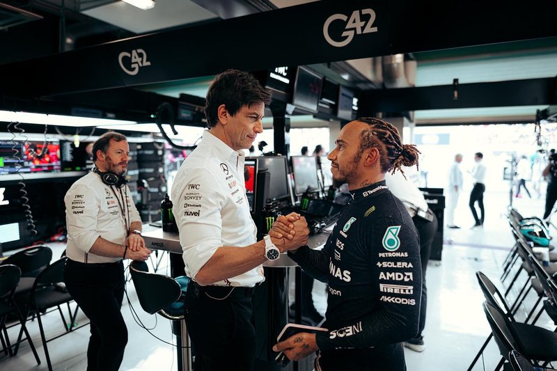 Toto Wolff in Lewis Hamilton sta vesela, da se je sezona končala.