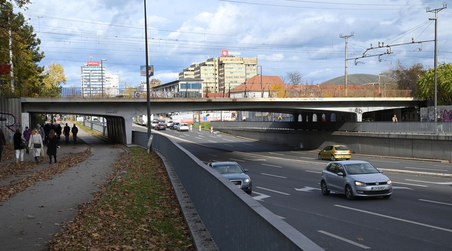 Prenavljali bodo nadvoz nad Dunajsko cesto. Zaradi tega pričakujte prometni kaos. (foto: Žiga Živulović j.r./Bobo)