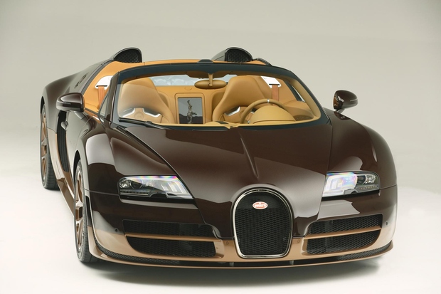 Bugatti Veyron (2011) Bugatti Veyron se je na kratko pojavil v filmu Furious 7, takoj ko je posadka pristala v …