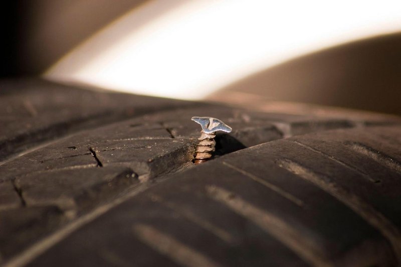 Vas je na dopustu na hrvaškem pričakala predrta pnevmatika? To je morebiten razlog za to (foto: Profimedia)