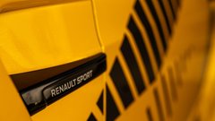 Črne nalepke na karoseriji jemljem kot poklon prepoznavni estetiki in barvni kombinaciji, ki se poslavlja skupaj z Renaultovo športno znamko.