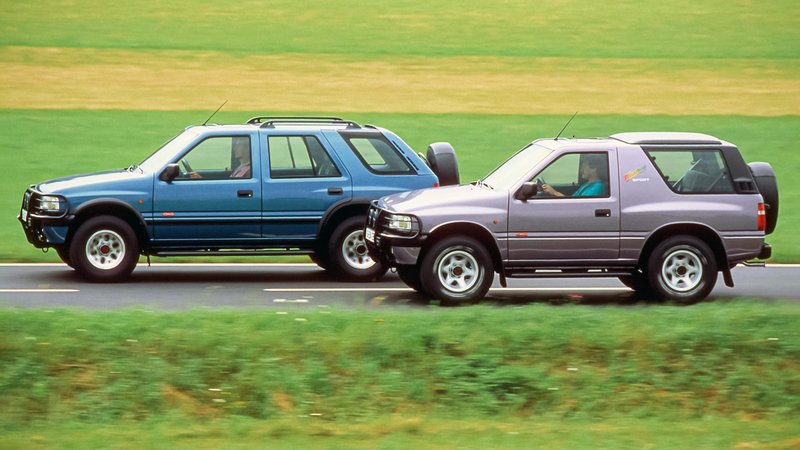Originalna Frontera v kratki in podaljšani verziji, v tistih časih je bilo mogoče naročiti tudi 3,2 litrski šestvaljnik, prednji pogon je bil ročni priklopljiv. Od leta 1991 do leta 2004 sta se zvrstili dve generaciji.