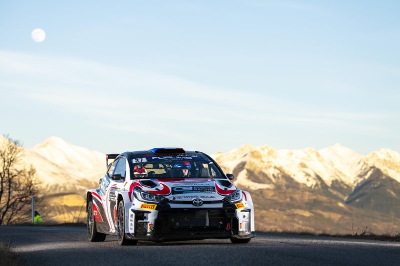 Nova Toyota Yaris GR v kategoriji Rally2 - mokre sanje večine privatnih vonzikov. Tod vrsta je zelo, zelo dolga ... Stephane Lefebre in Andy Malfoy sta si prioriteto zaslužila.