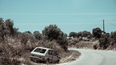 To morate storiti, če v okolici vašega doma stoji zapuščen avtomobil. Posledice za lastnika pa so ...