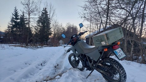 Motocikel in zima. Kako se voziti v snegu in mrazu?