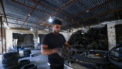 Predvsem gumene dele je moč po reciklaži uporabiti za marsikaj.