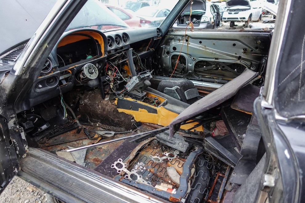 KAr 95 odstotkov mase avtomboial je mogoče ponovno uporabiti ali reciklirati.