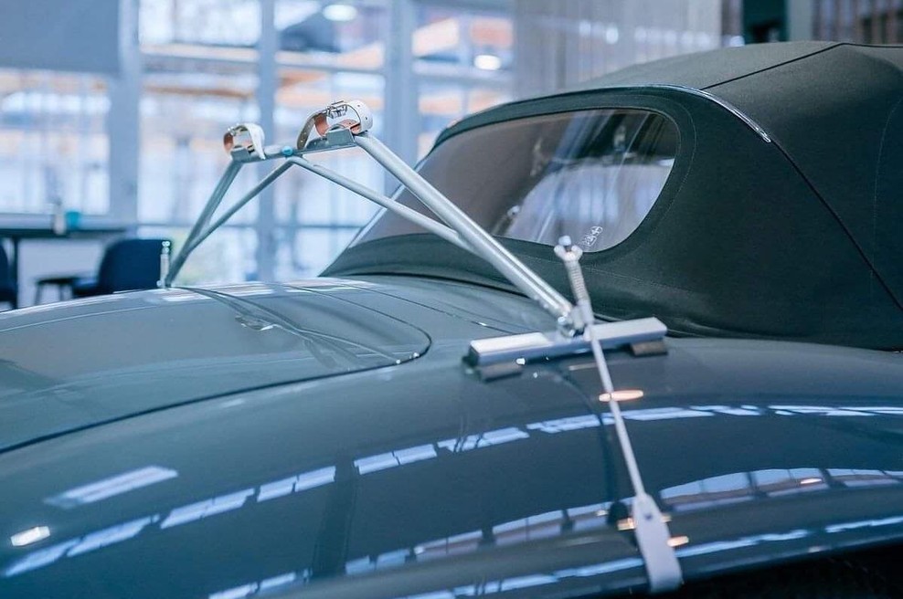 Mercedes spet proizvaja nosilce za smuči za več kot 60 let star avto. Pravijo, da zaradi povečanega zanimanja kupcev ... (foto: Mercedes-Benz)